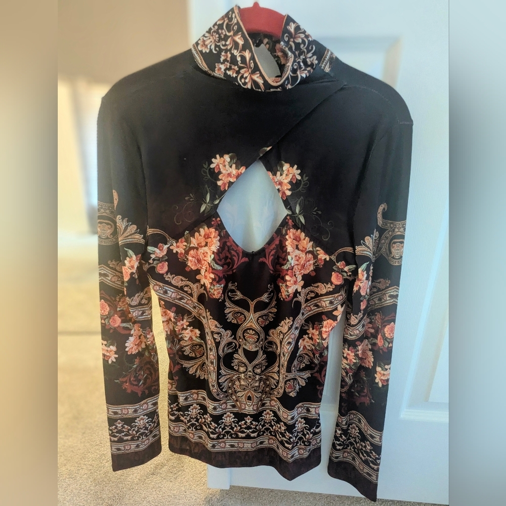 Venus Key Hole Top